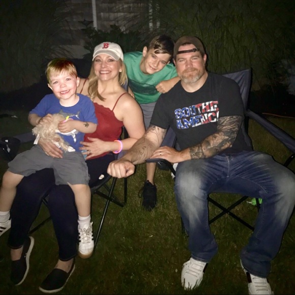 Nice to meet you! ···❤··· My name is Allison. - Picture 3 of 8